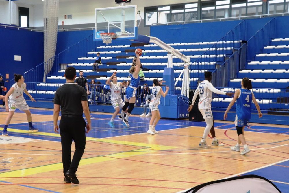 Las lasalianas poco pueden hacer ante la fortaleza del líder