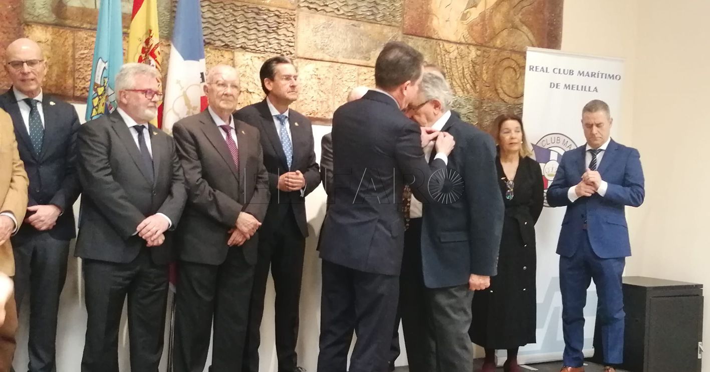 El Club Marítimo homenajea a 15 socios con más de 50 años de afiliación