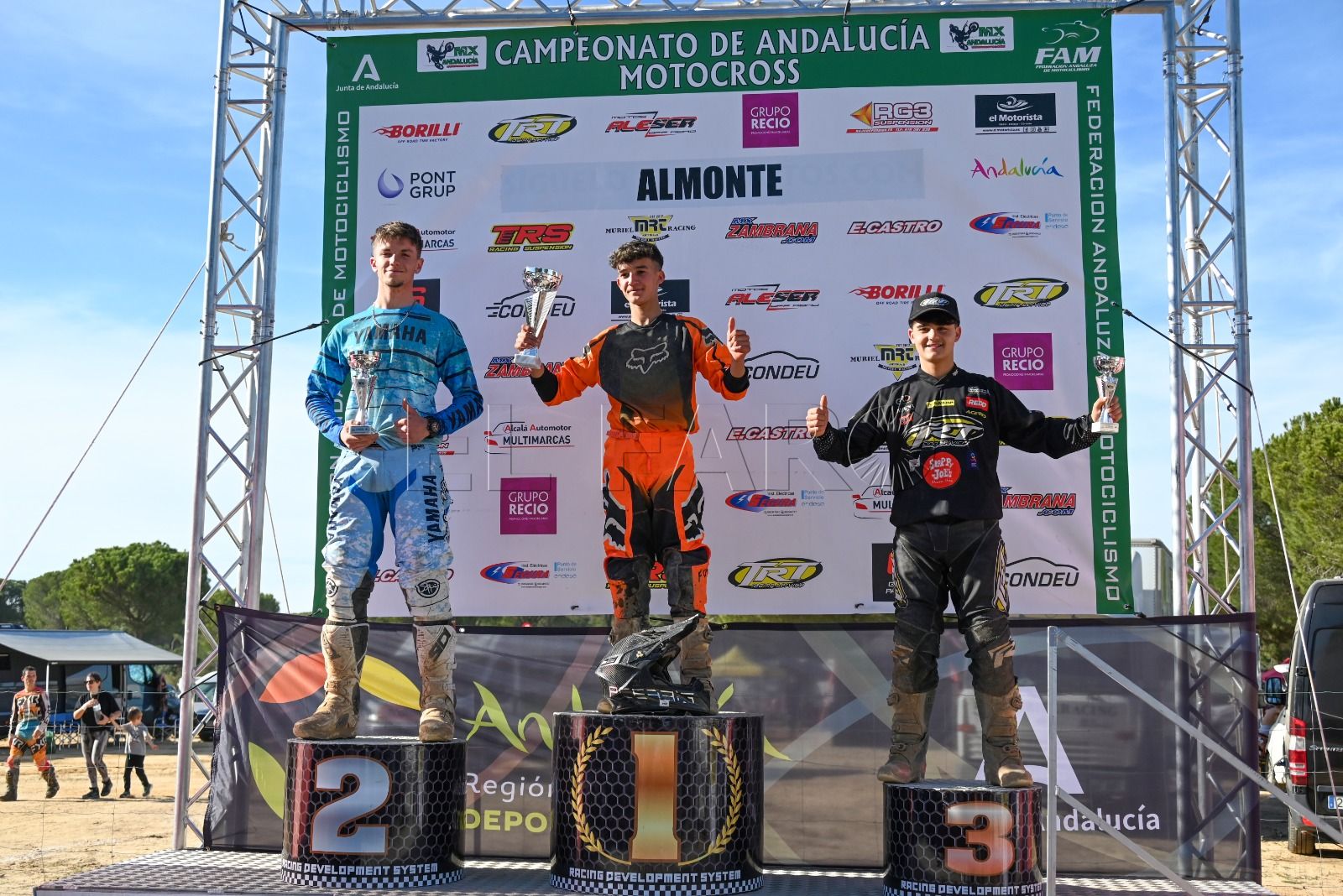 El motocross melillense brilla en Almonte