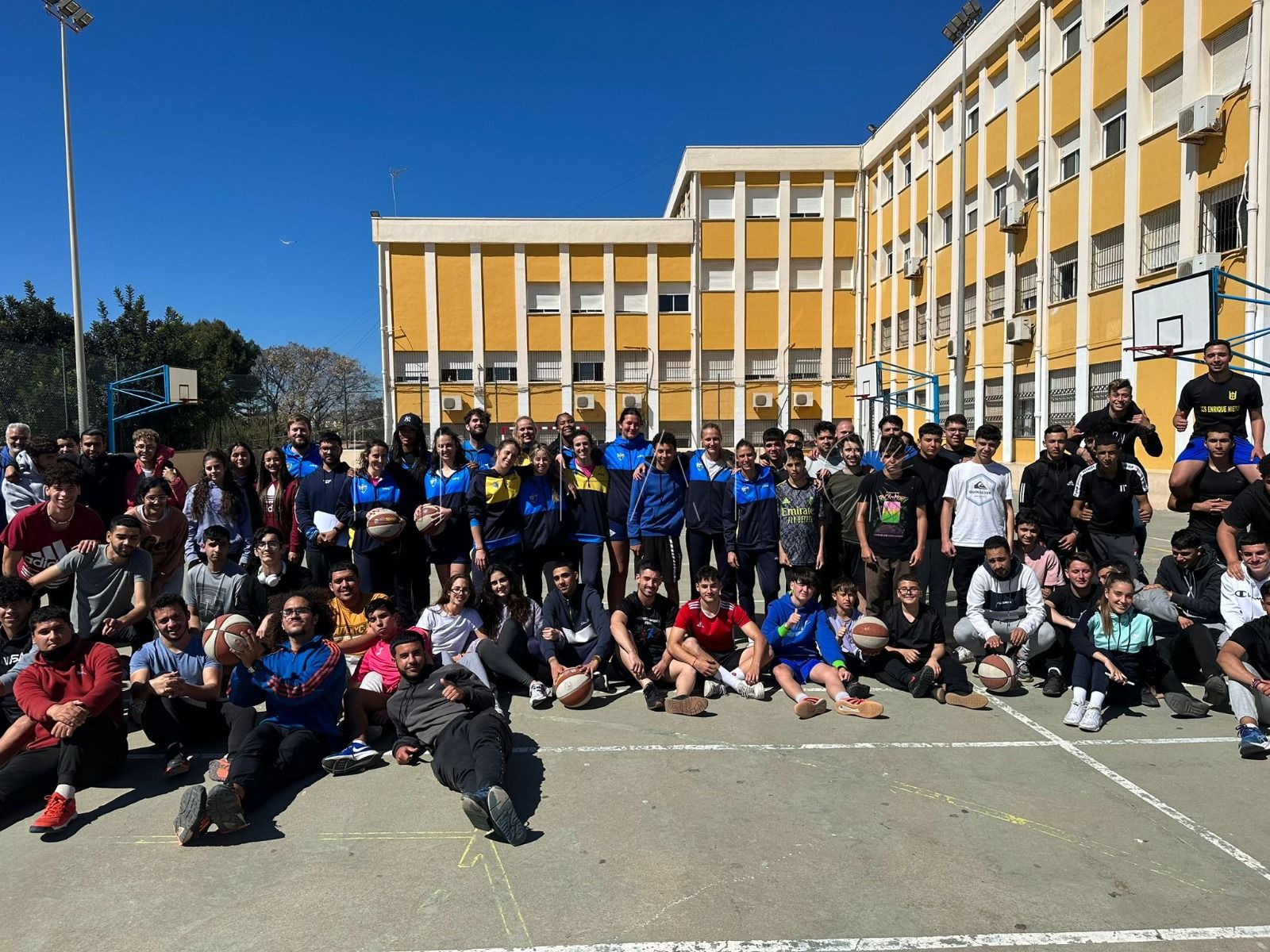 El MSC La Salle visita al IES Enrique Nieto