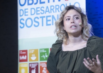 Alumnos del IES Virgen de la Victoria asisten este miércoles a una charla con expertas en juventud, futuro y retos