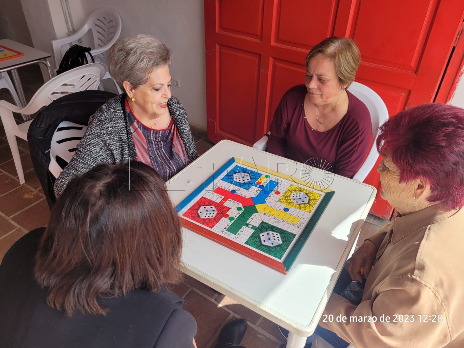 Juana Miras: “Los mayores merecen pasarlo bien, se lo han ganado a pulso”.