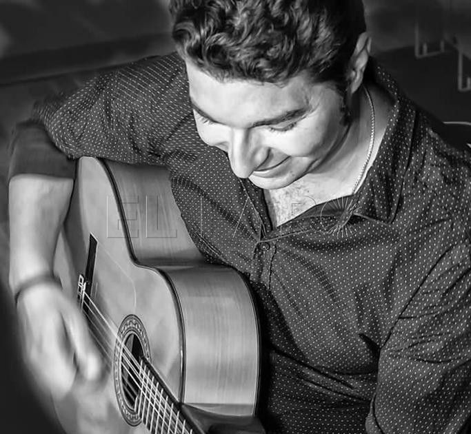 “Cuando llego a casa para que me abran la puerta toco haciendo compás por bulería”