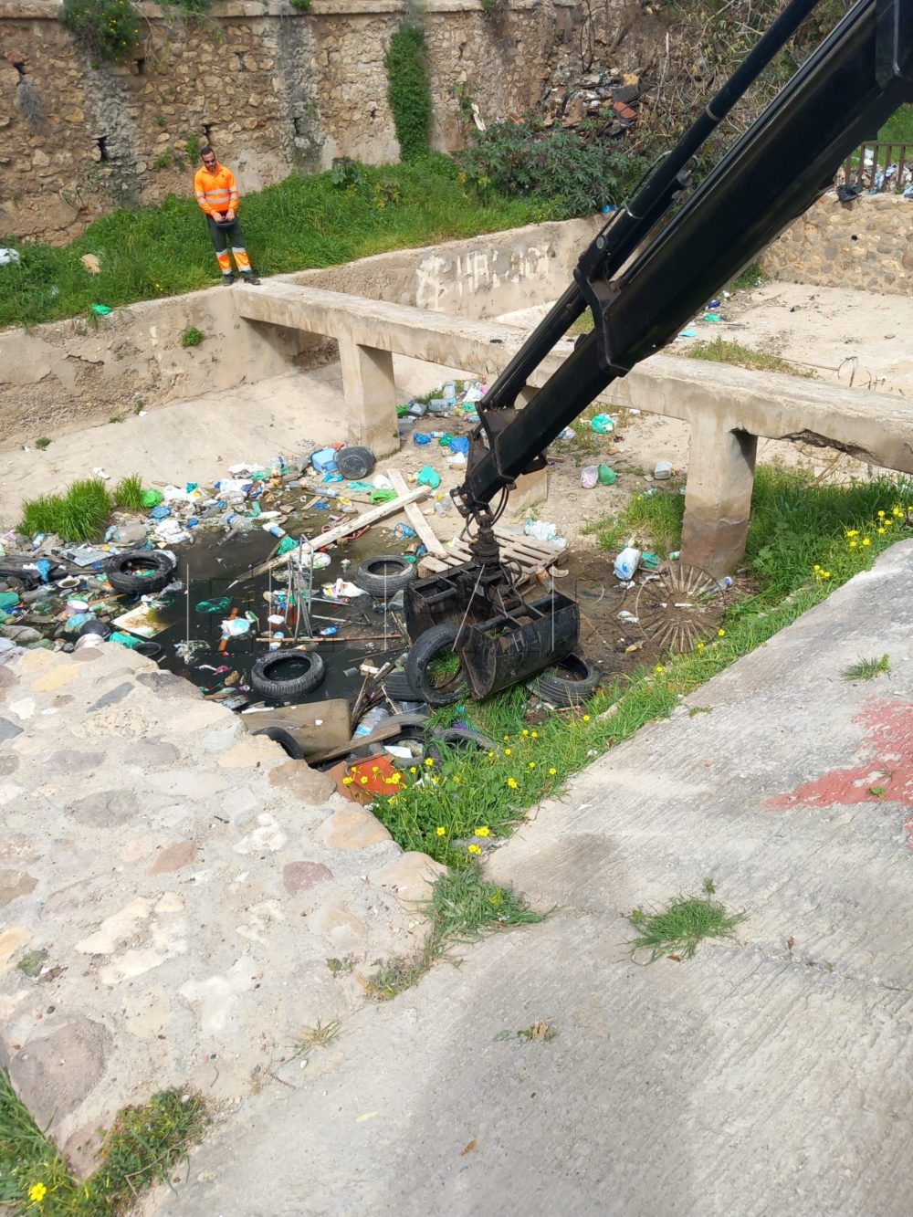 La Ciudad retira todos los neumáticos abandonados de Melilla