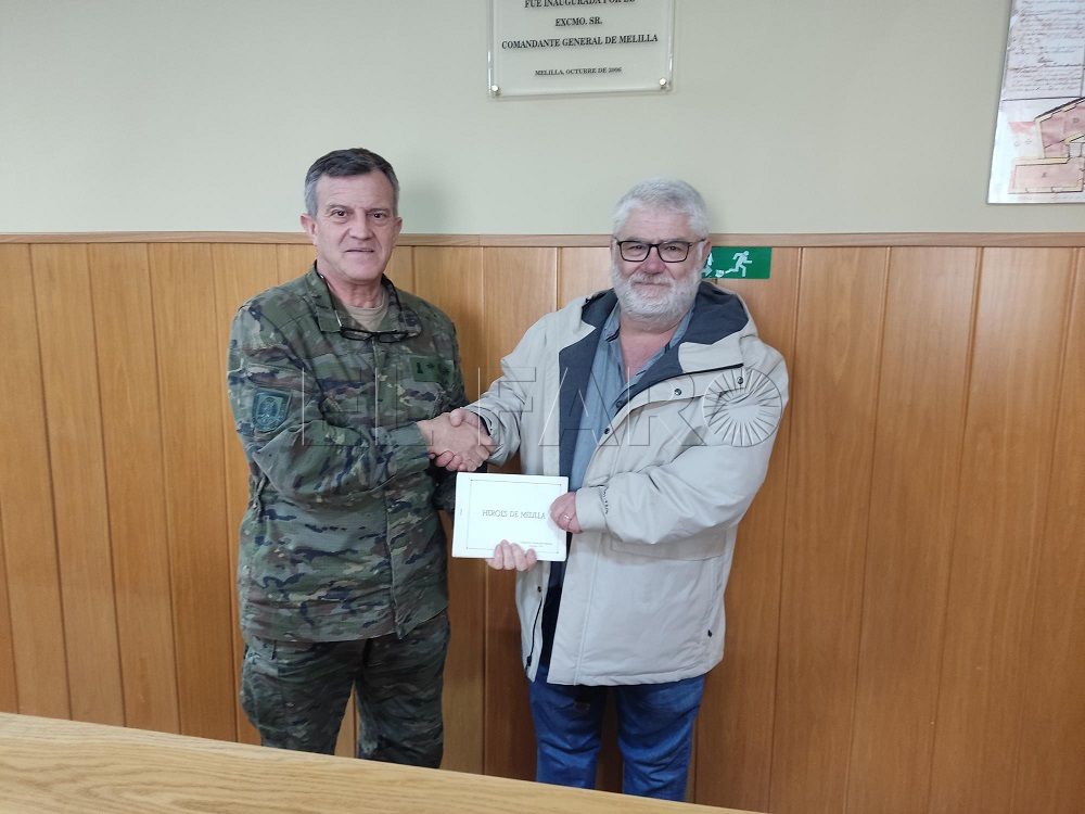 Donación del panfleto "Héroes de Melilla", escrito por Constantino Dominguez