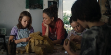 Fotograma de la película '20.000 especies de abejas', que se estrena en el Teatro Kursaal este jueves a las 21:15 horas.