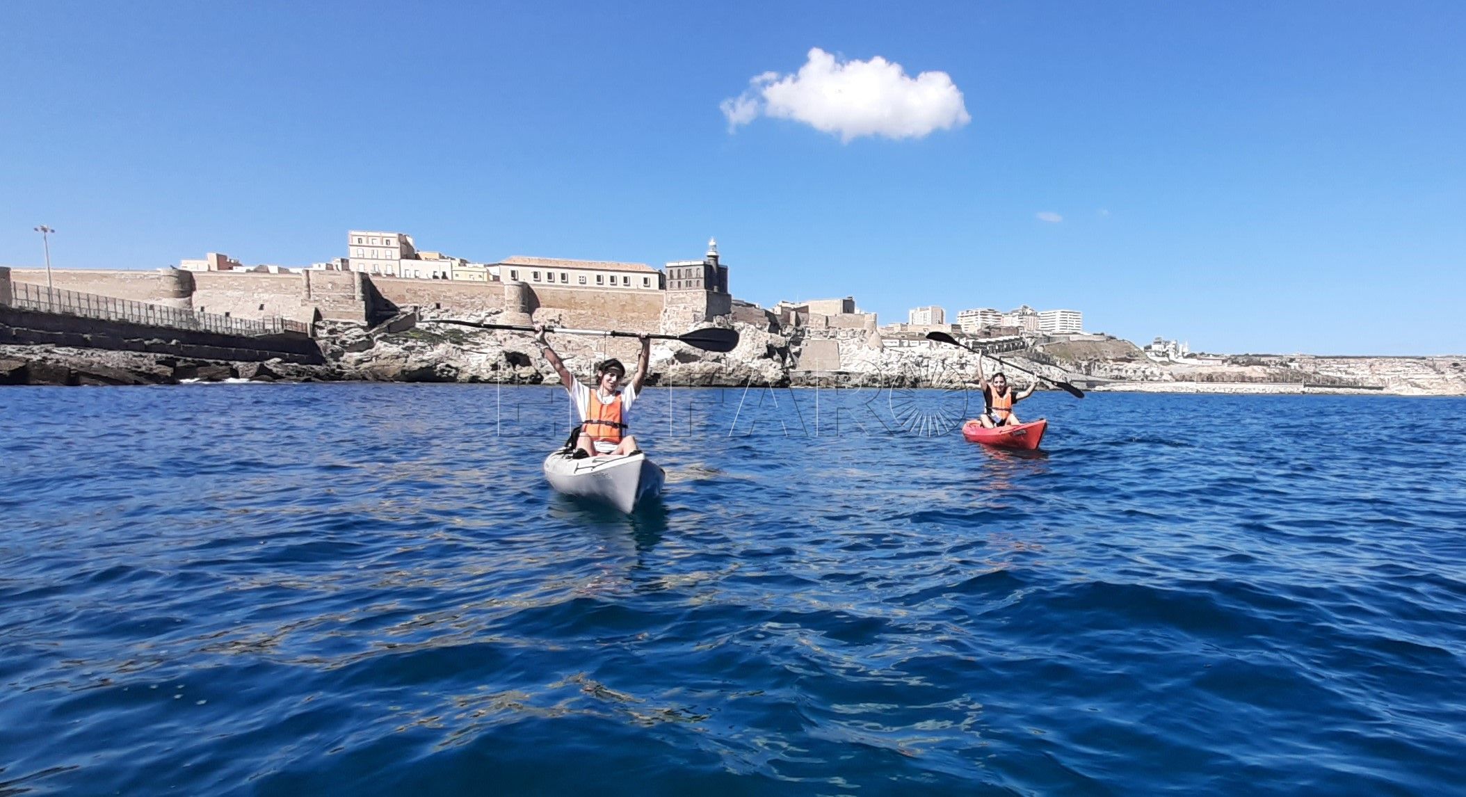 El club Travelkayak Melilla abre la temporada con salidas por el litoral norte de la ciudad