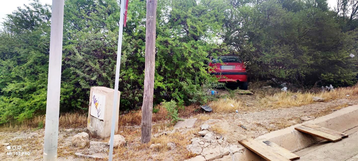 Se sale de la carretera junto al cementerio musulmán de Melilla y manda el coche directo al desguace