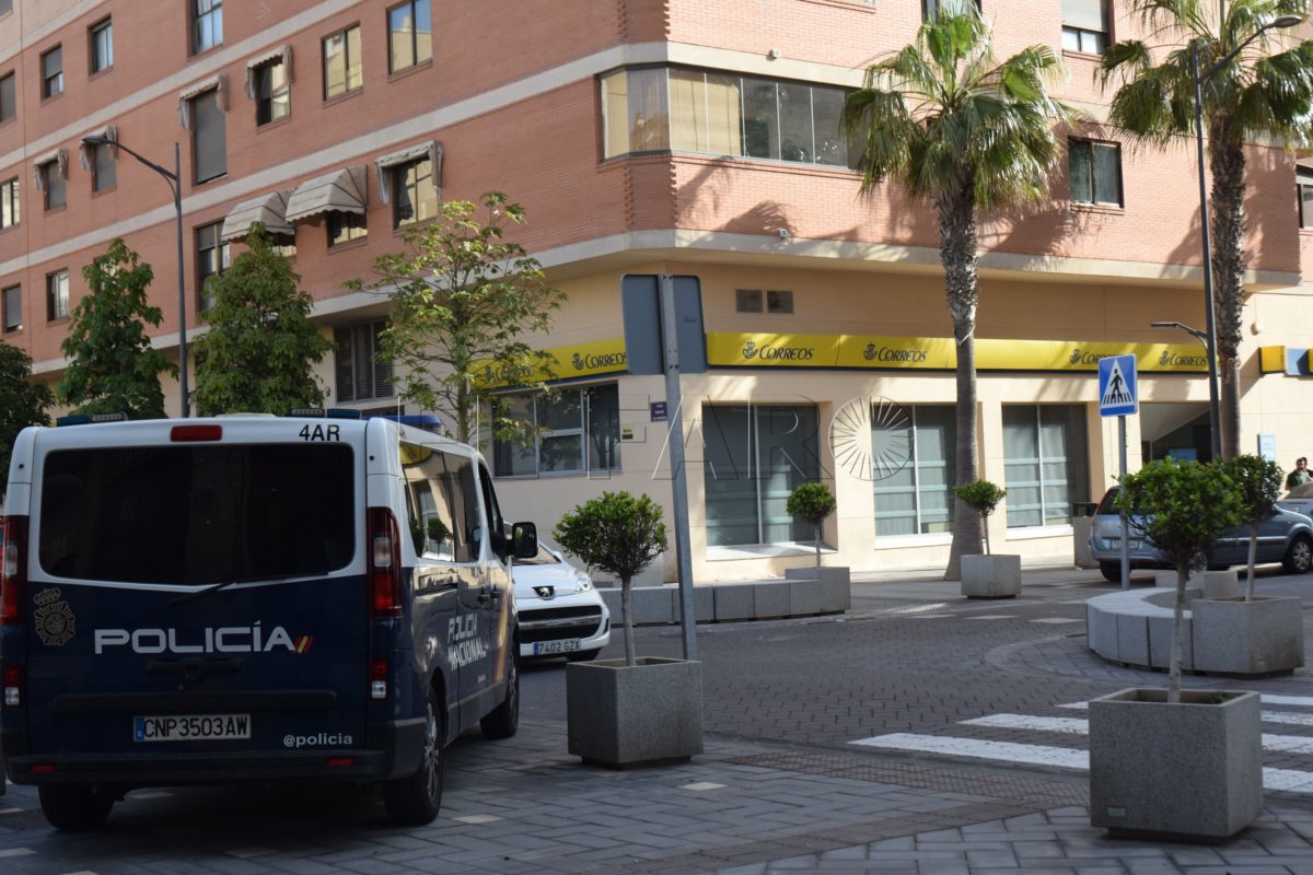 Imbroda denuncia "la compra de los números de las colas en Correos"