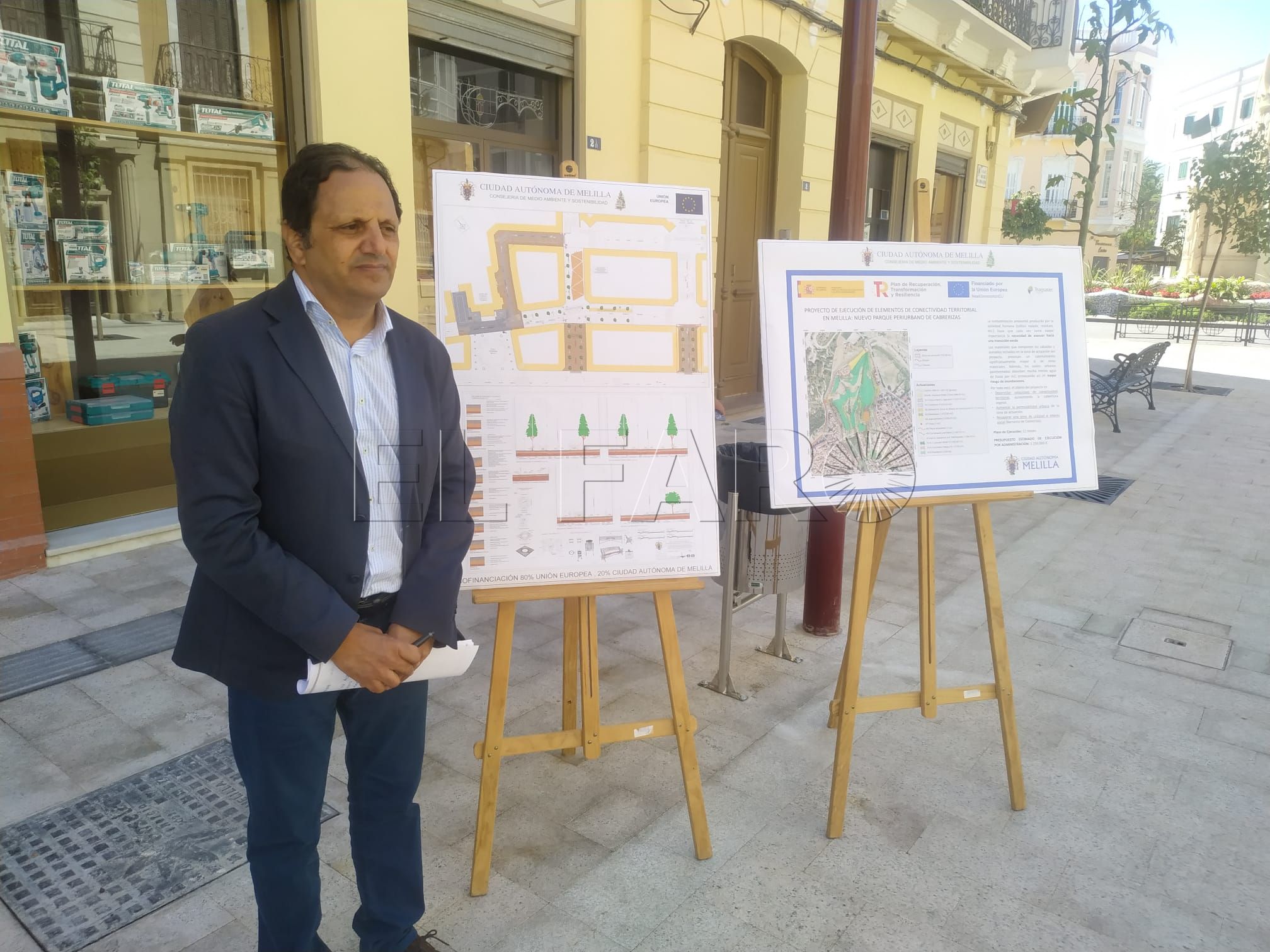 Hassan Mohatar abre la calle Cervantes tras las obras y anuncia un nuevo corredor verde en la ciudad
