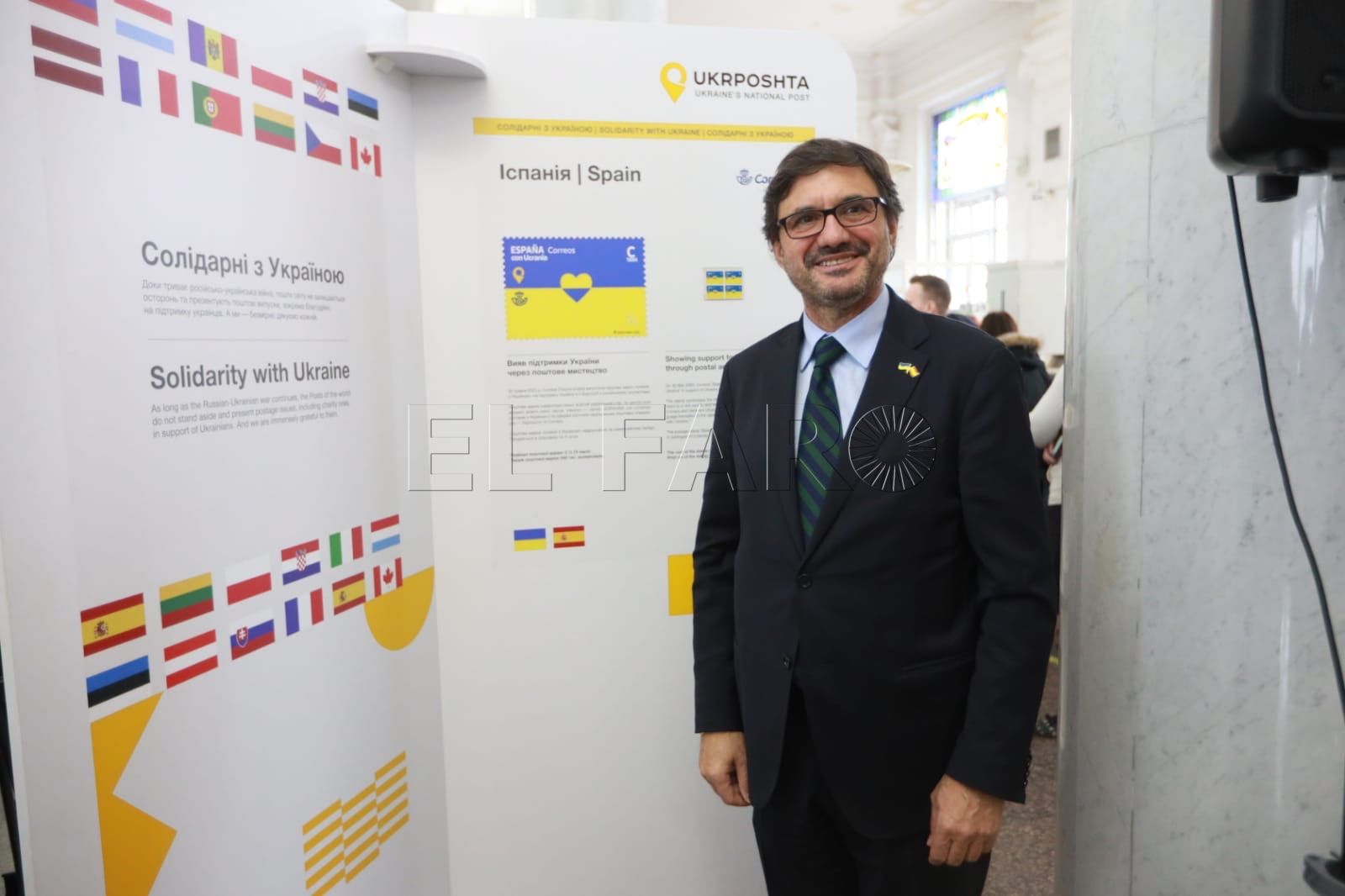 El sello de Correos ‘España con Ucrania’, expuesto en Kiev