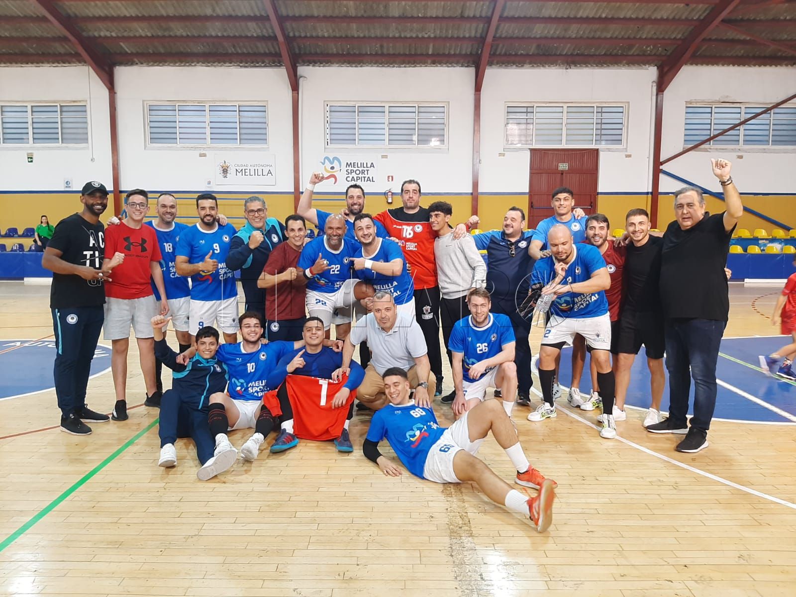 Un Melilla en cuadro doblega a Almería 24-23 a base de sacrificio