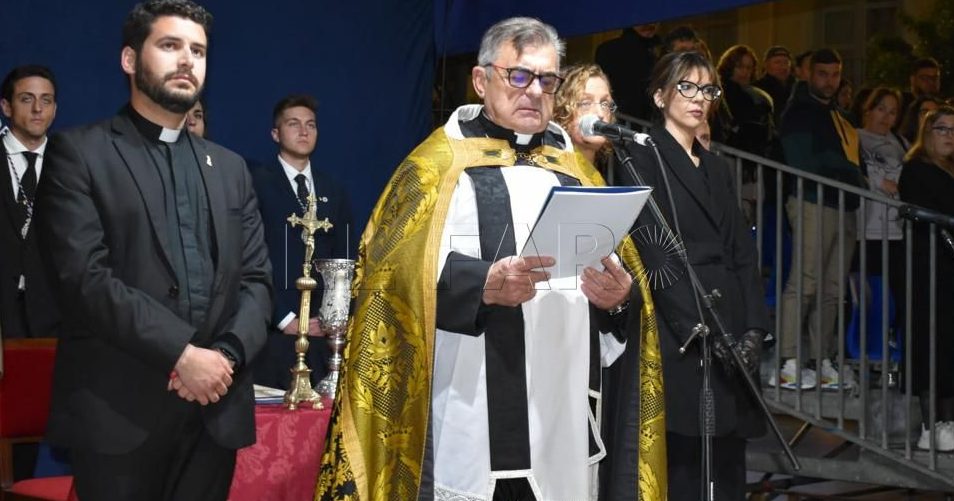 Eduardo Resa: "Los zapatos, el vestido, el banquete o los regalos son añadiduras: No son lo esencial en el día de la Primera Comunión"