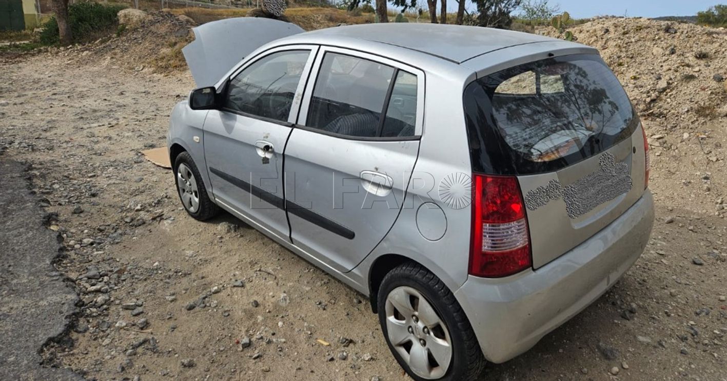 La Policía Local sorprende a cuatro mecánicos ilegales trabajando en la vía pública