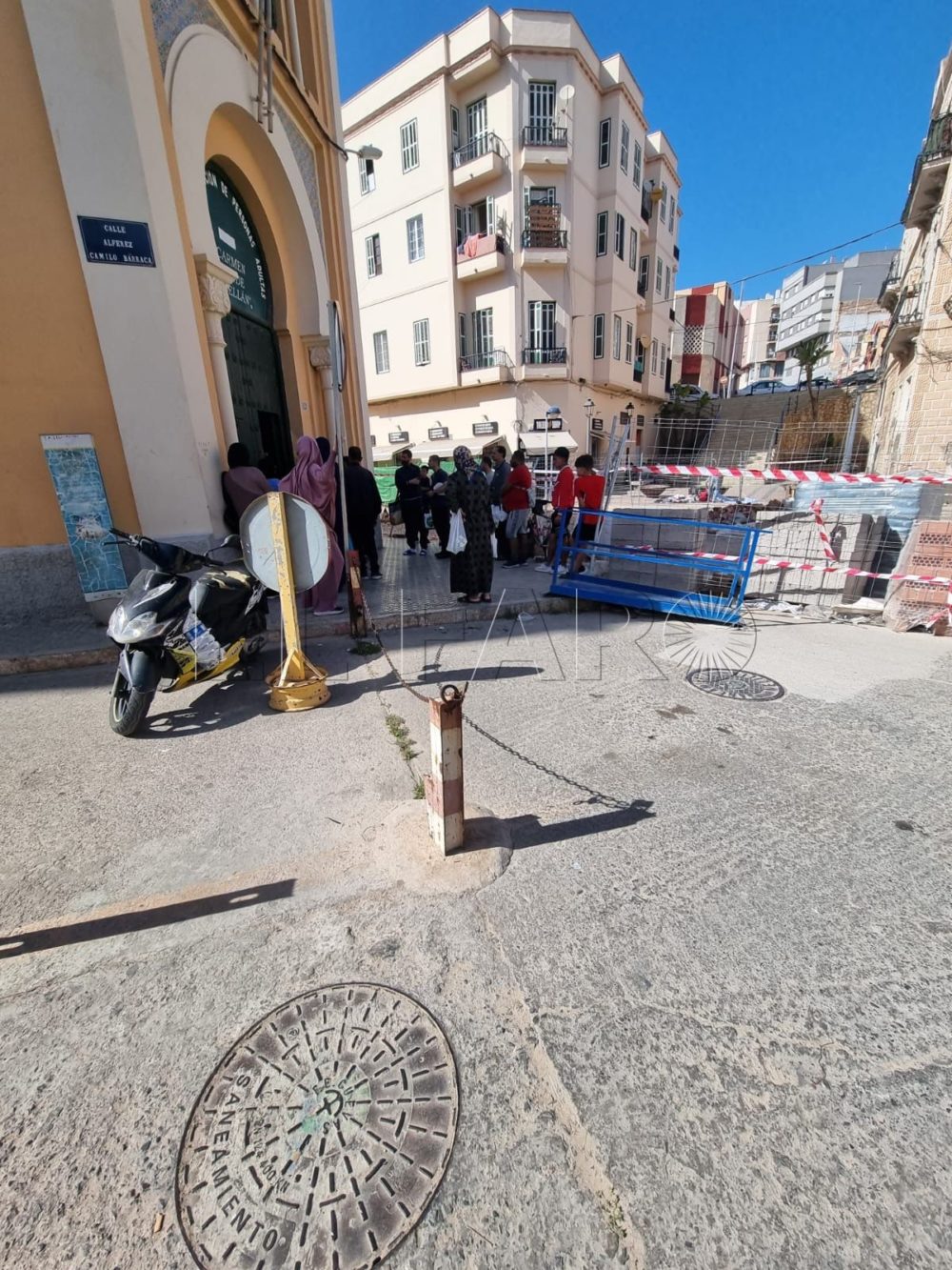 Más de 250 personas acuden todos los días a la Mezquita Central para recibir ayuda