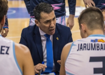 El técnico gallego durante un tiempo muerto en uno de los partidos del MSC Baloncesto de esta temporada.
