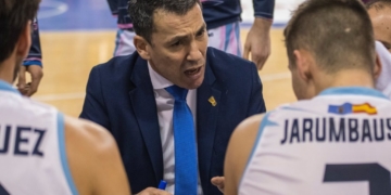 El técnico gallego durante un tiempo muerto en uno de los partidos del MSC Baloncesto de esta temporada.