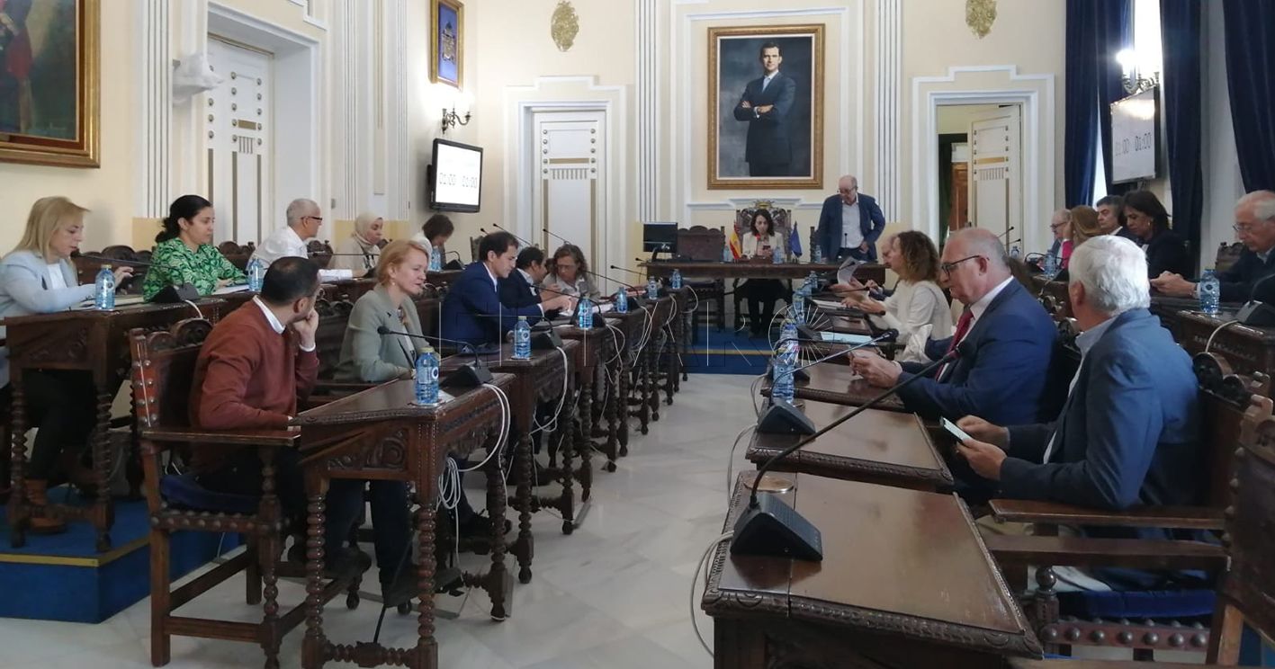 La gestión de los residuos y de los espacios verdes enfrenta a PP y CpM