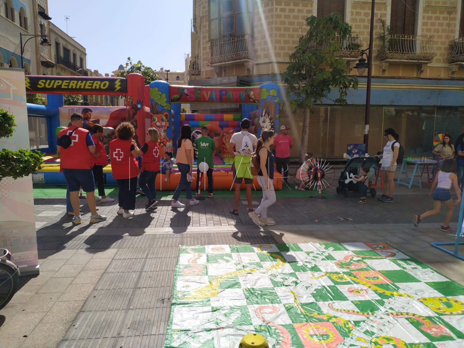 Muchos niños acuden a la celebración del Día Mundial de la Cruz Roja y de la Media Luna Roja