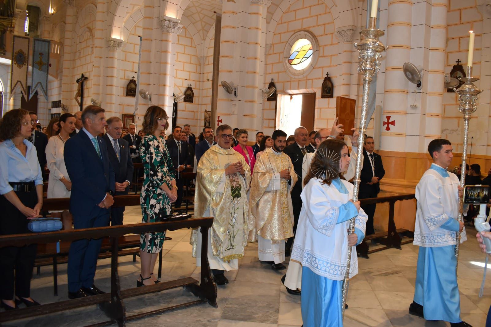 Fastuosa celebración cristiana de la coronación de la Patrona