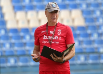 Miguel Rivera seguirá dirigiendo la nave azulina en Primera RFEF