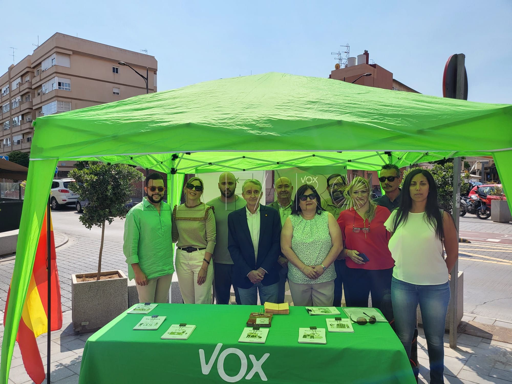 Vox escucha las preocupaciones de los comerciantes de Melilla