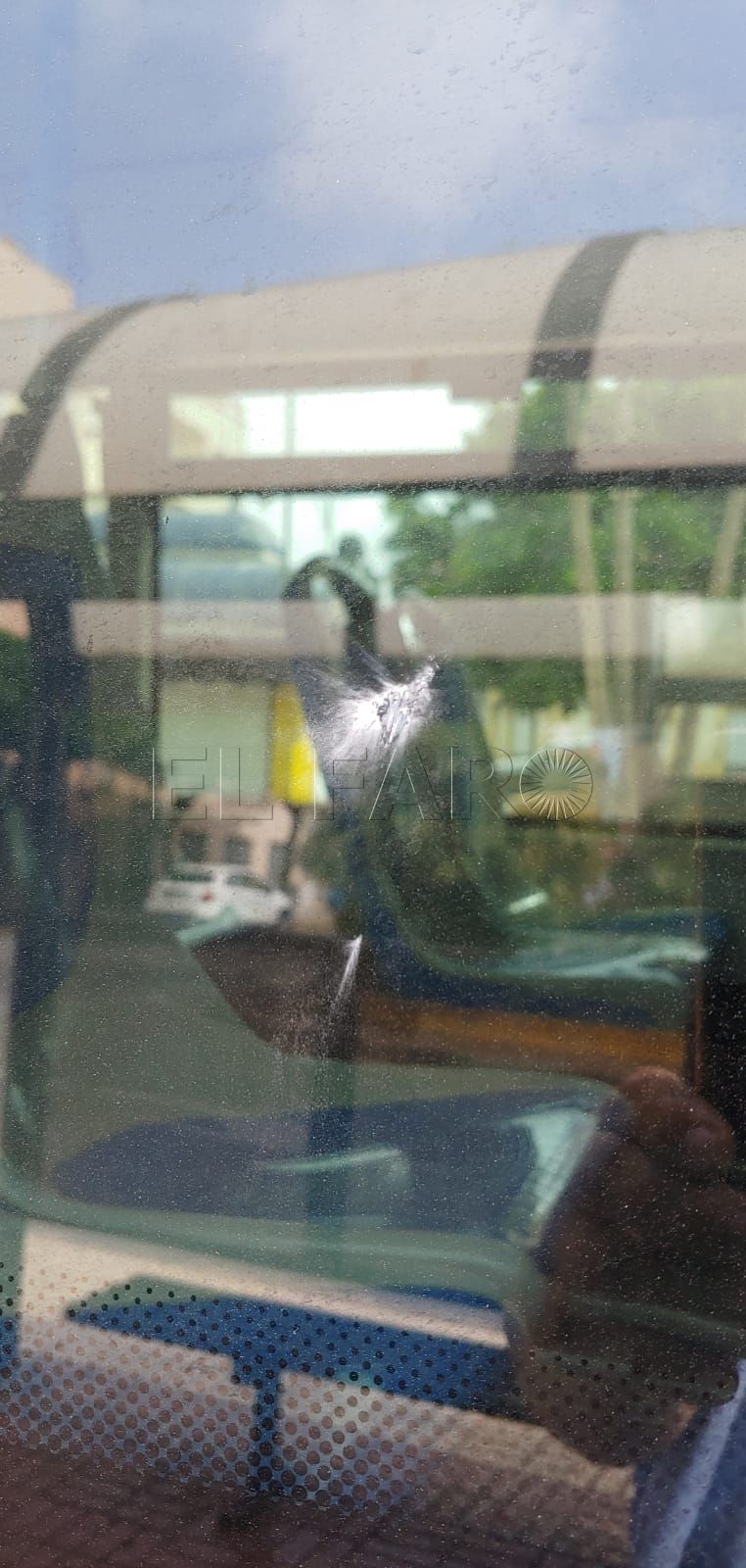 La COA denuncia un acto vandálico contra un autobús de la Linea 6