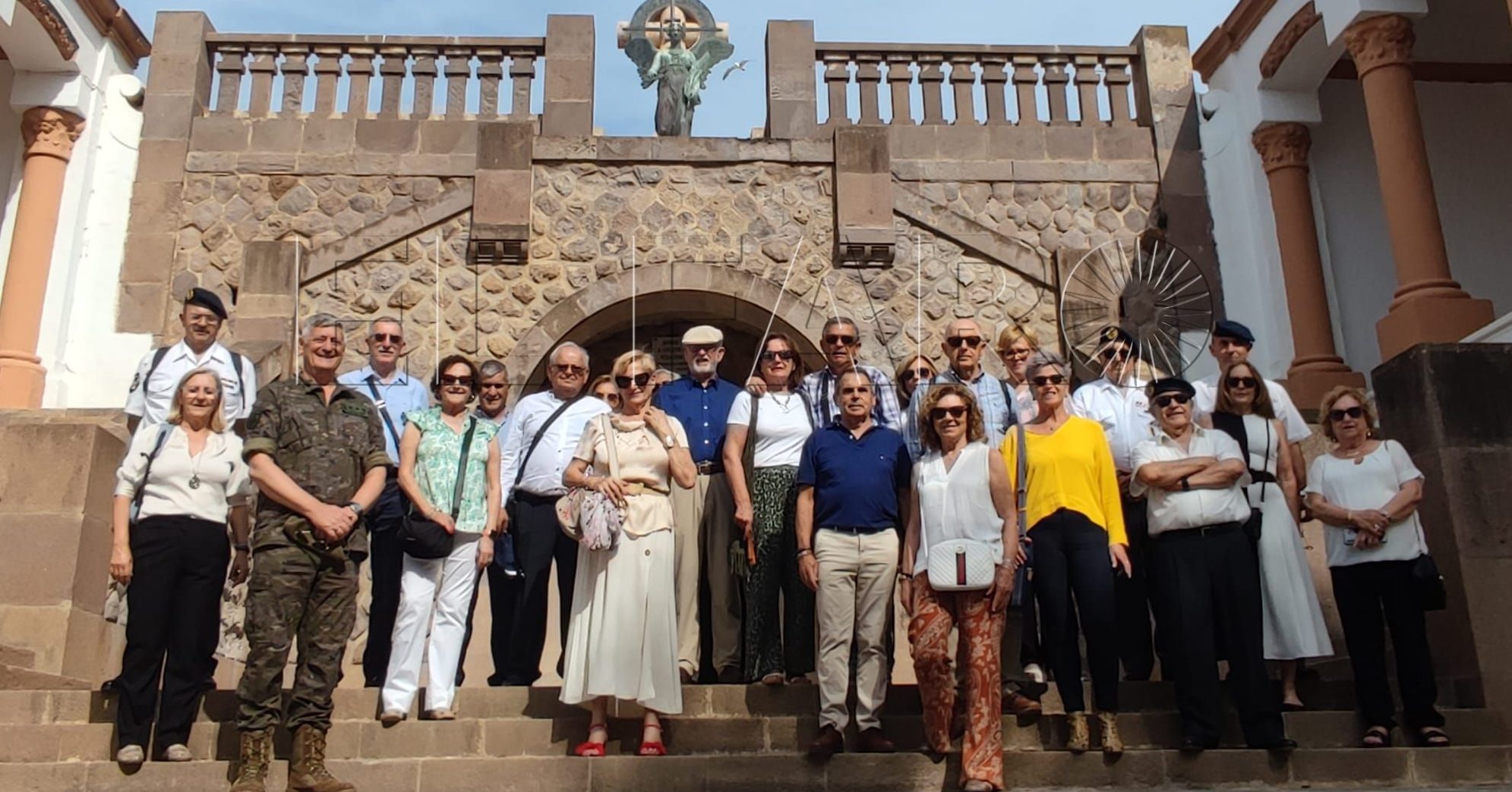 La Hermandad de Veteranos de Almería visita el cementerio, los recintos fortificados y el Museo Militar de Melilla