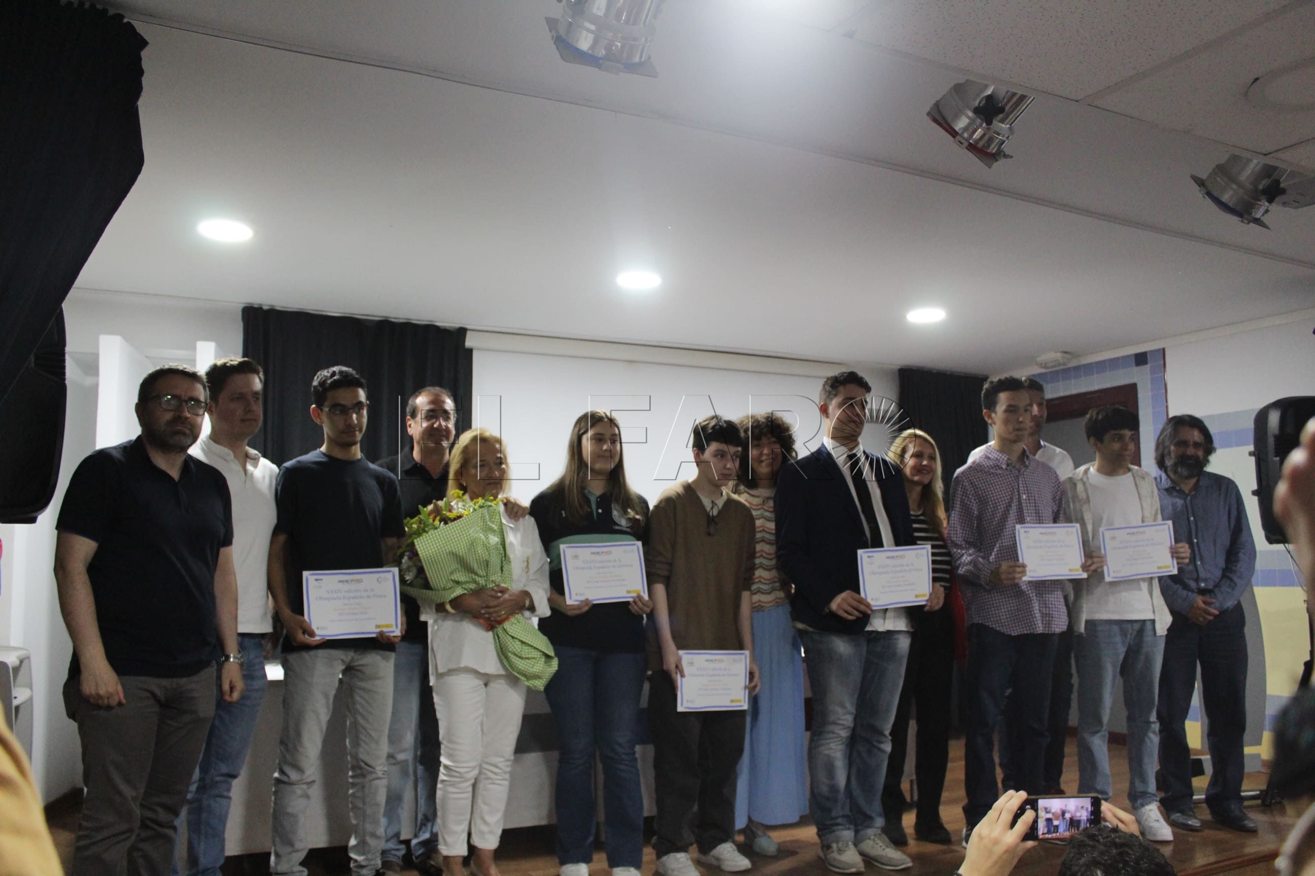 El instituto Miguel Fernández acoge la entrega de premios de las Olimpiadas de Física y de Química