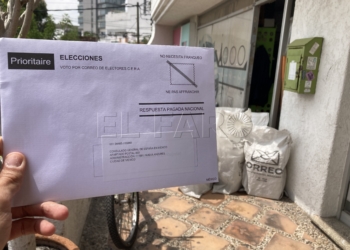 Melillenses votando desde el extranjero: cuando el correo es el único medio para participar en las elecciones