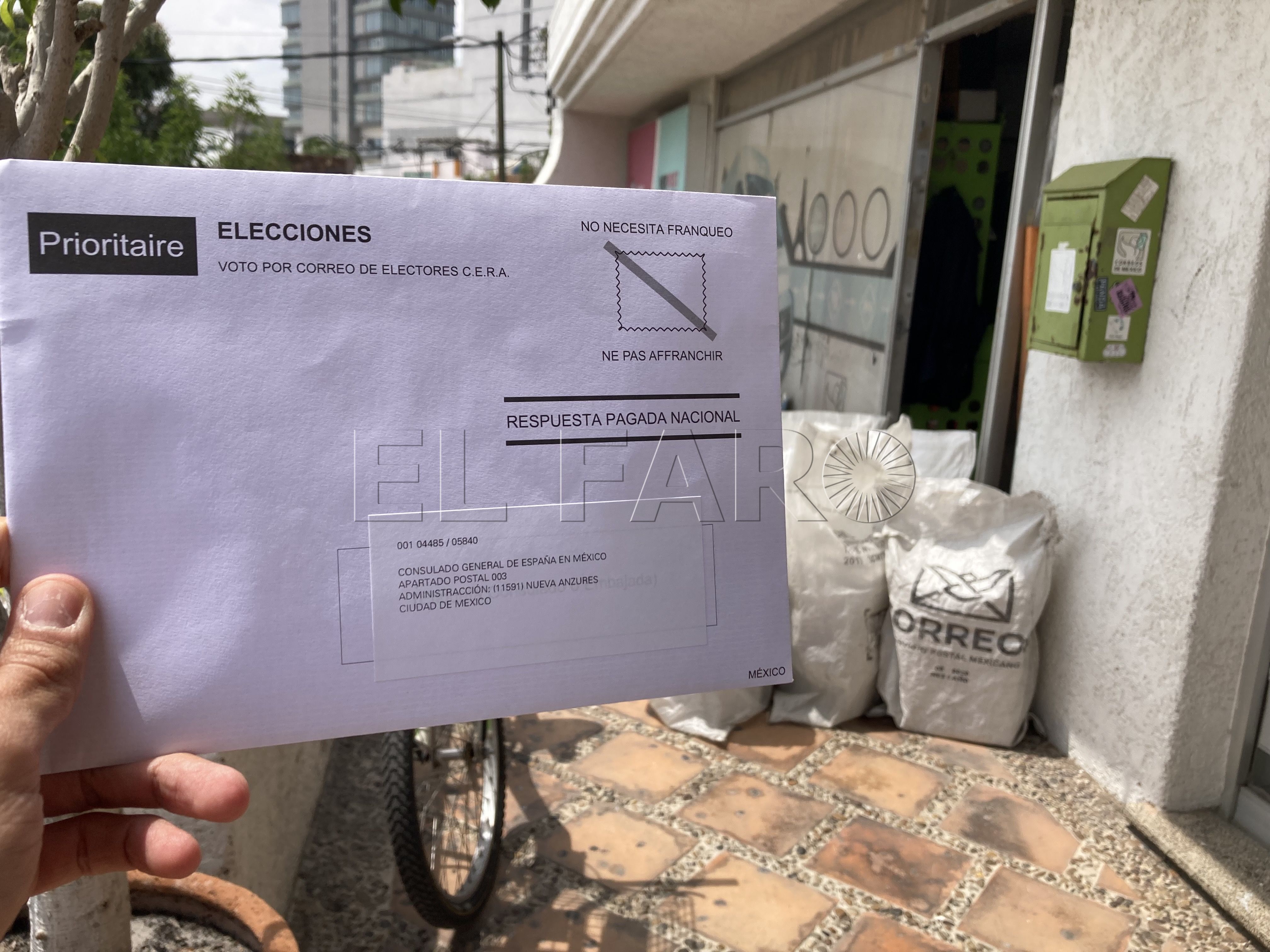 Melillenses votando desde el extranjero: cuando el correo es el único medio para participar en las elecciones