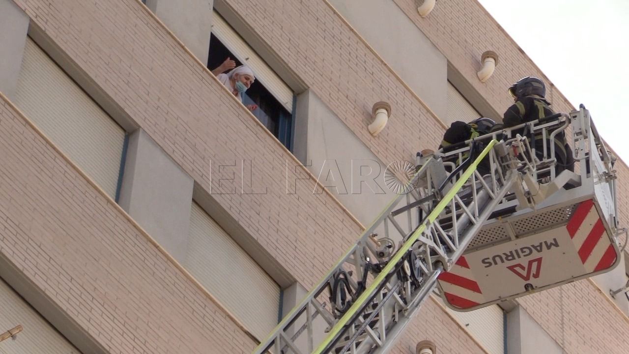 Incendio en un edificio de nueve plantas en Averroes