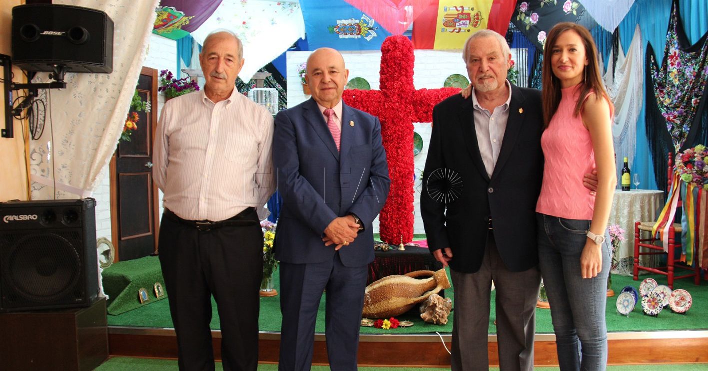 La Casa de Melilla en Málaga inaugura su Cruz de Mayo