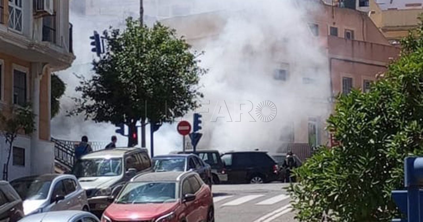 Los Bomberos intervienen en un incendio en Altos de la Vía