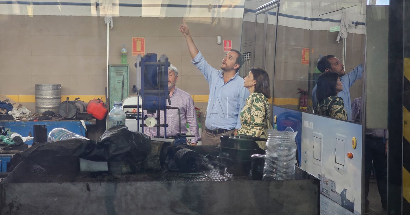 Almansouri insiste en que el transporte público "debe imperar" en una ciudad como Melilla