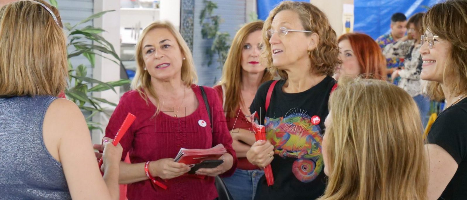 Gloria Rojas hace campaña en el Mercado del Real