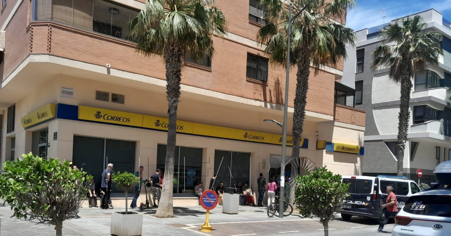 Correos amplía el plazo para depositar el sobre con el voto a distancia en sus oficinas