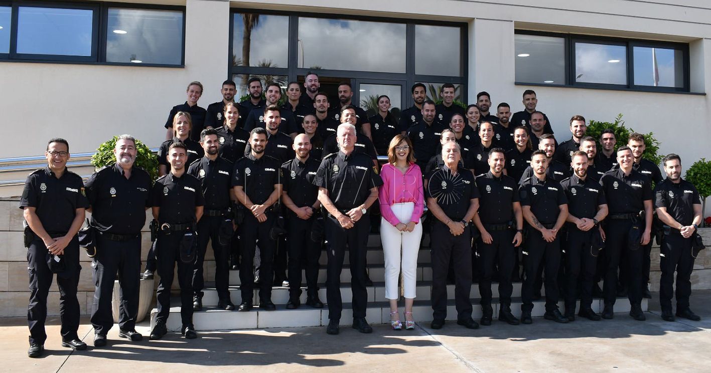 Moh agradece el trabajo realizado a los 45 alumnos en prácticas en la Policía