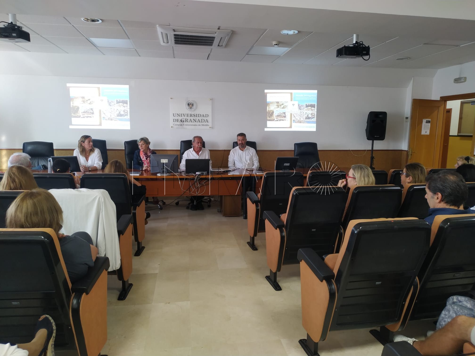 La patella ferrugínea, protagonista del libro presentado en el campus de la UGR