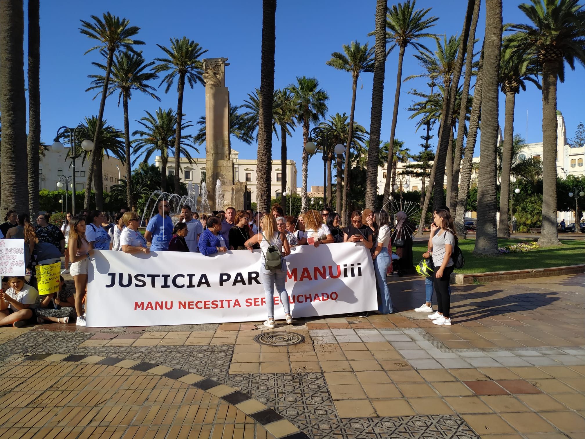 Concentración en Plaza de España por la custodia de un menor