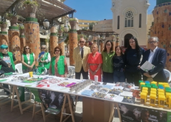 La AECC, Proyecto Hombre y Aspanies conciencian sobre los riesgos del tabaco en la salud