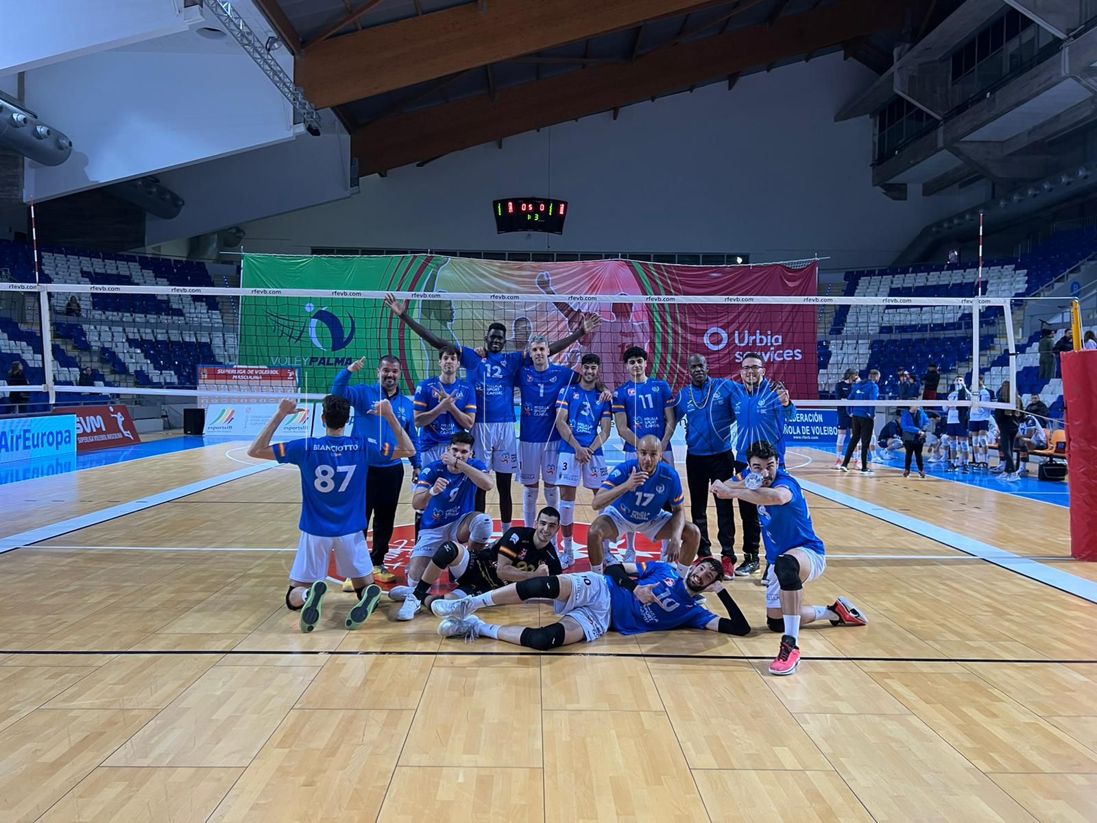 El CV Melilla tiene un duro trabajo para cerrar una plantilla competitiva