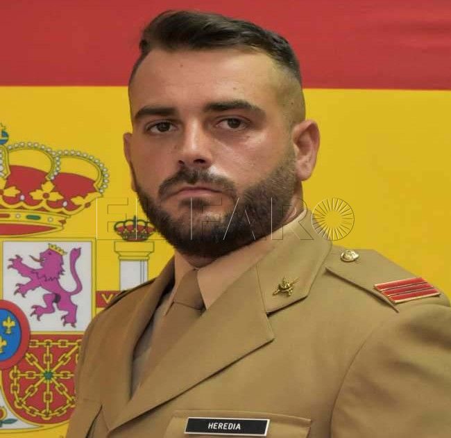 Un cabo de Regulares impide un suicidio en Sevilla