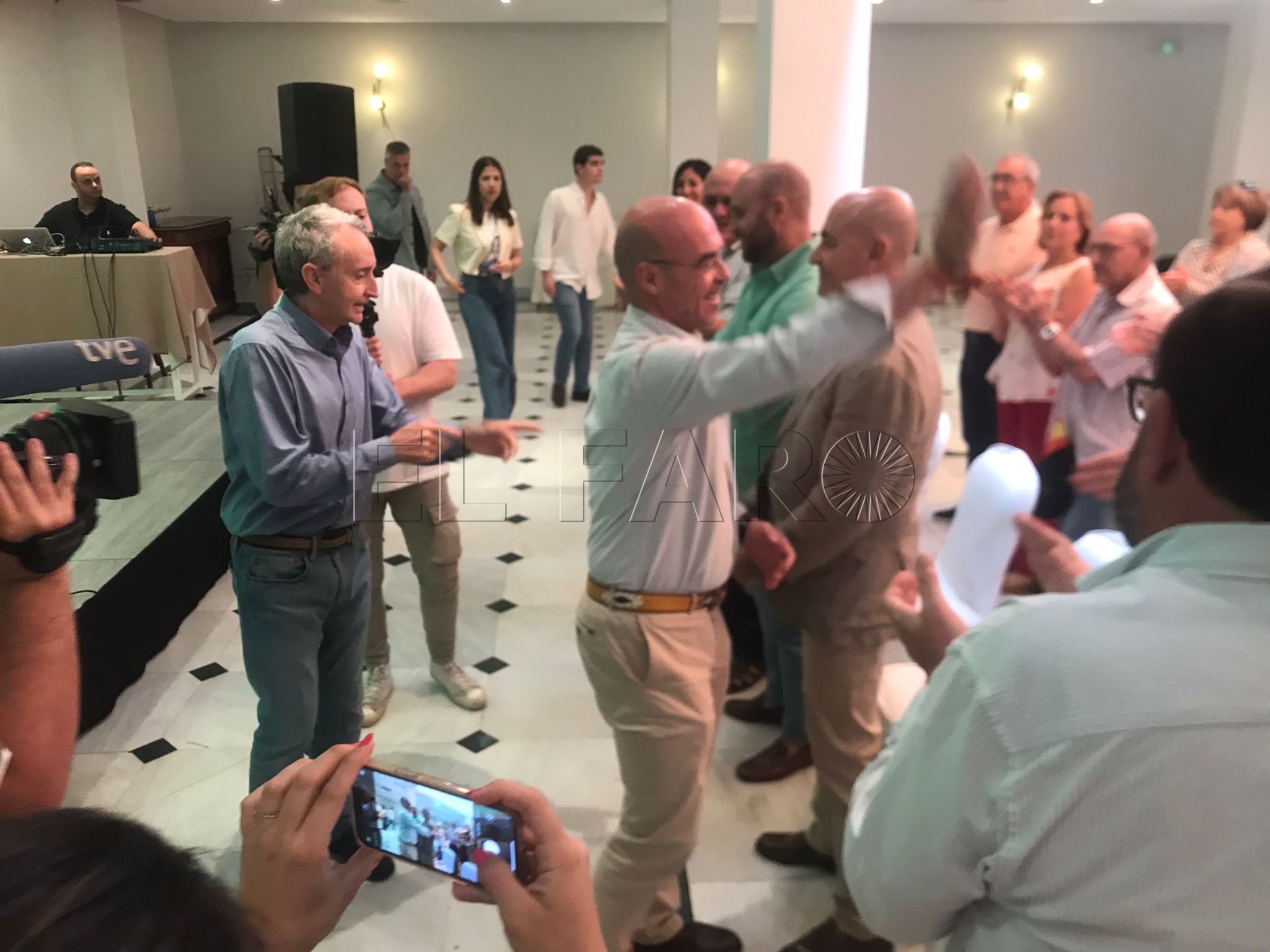 Vox eleva a 8.932 los votos por correo y dice que el problema “se agrava por horas”