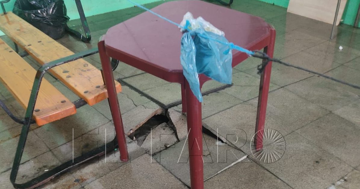 La fuerza del agua rompe arquetas y suelo en la cárcel de Melilla