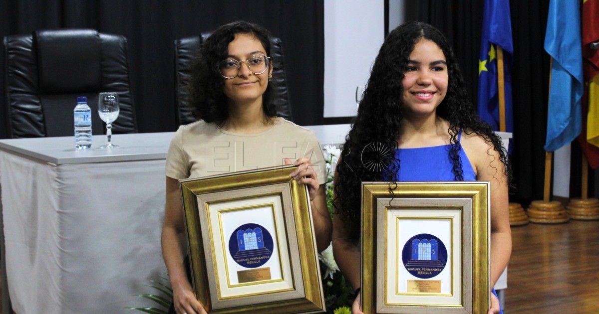 Farah Ahmed y Aniluz Sofía Rivera, segundos premios del certamen literario del IES Miguel Fernández
