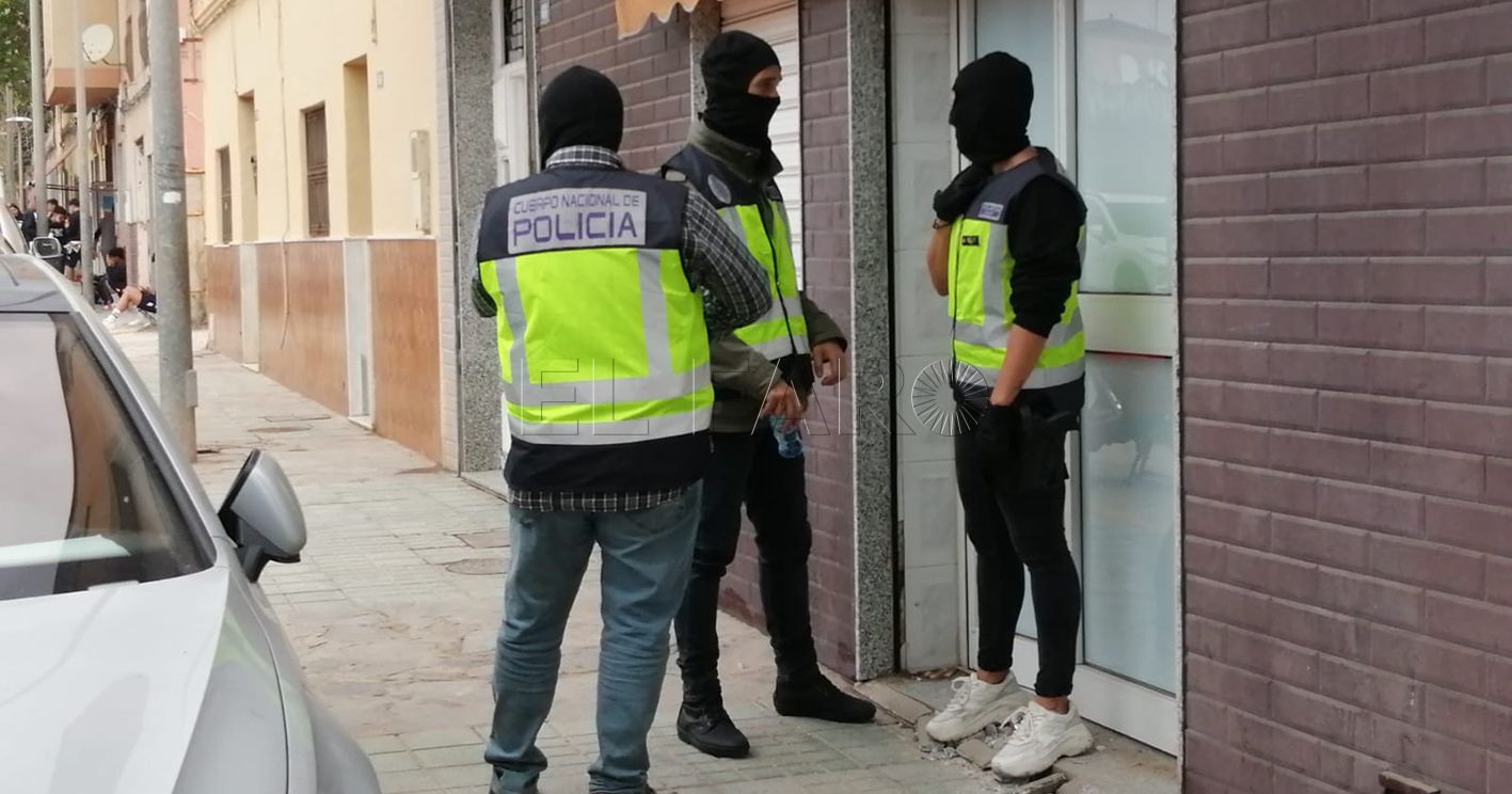 Refuerzos de la península en el registro de la sede de CpM en la carretera de Farhana