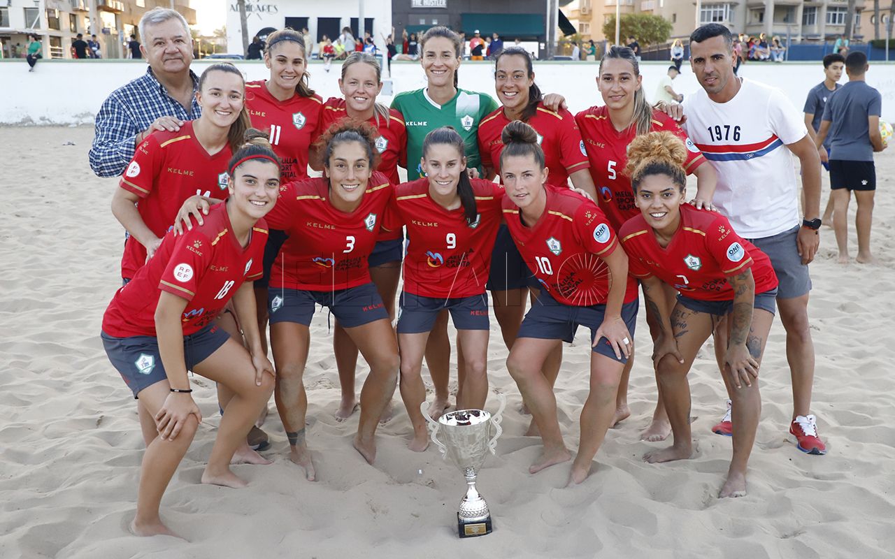 El Higicontrol logra el título autonómico femenino de fútbol playa