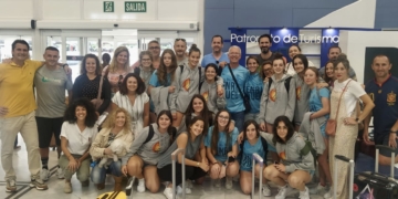 Familiares y amigos recibieron a la expedición melillense que ha vivido una gran experiencia.