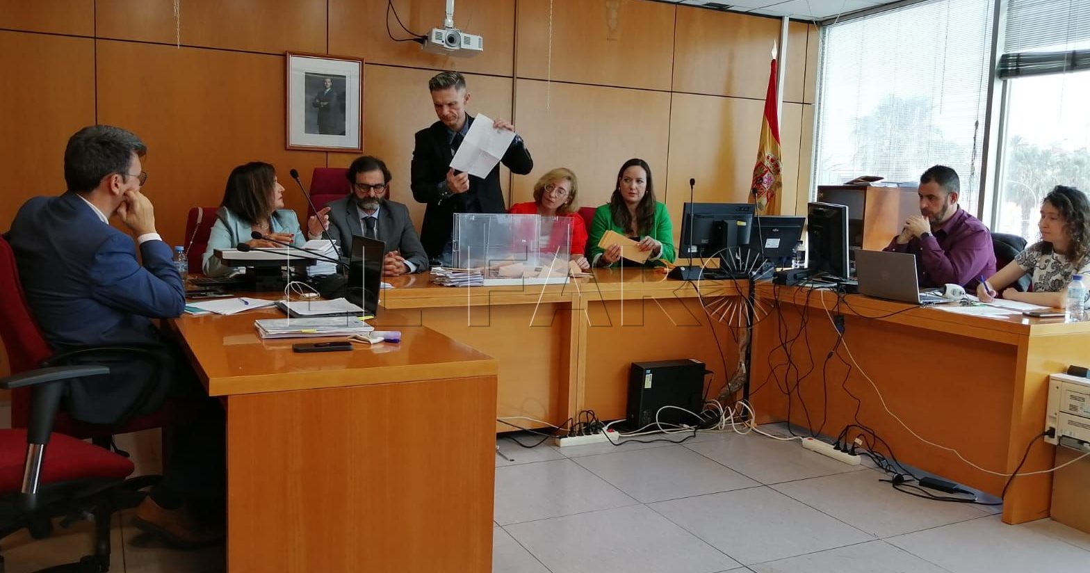 La Junta Electoral de Zona contesta a De Castro que no puede constituir la Asamblea hasta después del 18 de junio